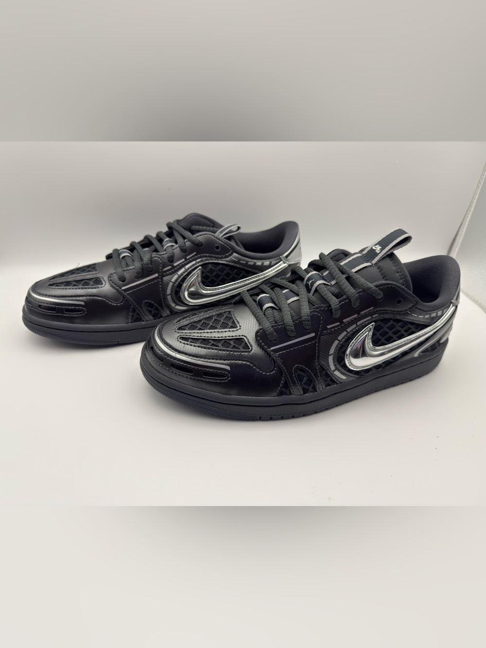 New Nike Air Jordan 1 Low SE Black Metallic Silver 9.5 W or 7 M - Picture 5 of 7
